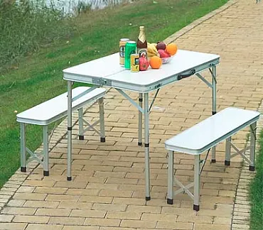 キャンプ用家具セットへの投資の長所と短所は何ですか?